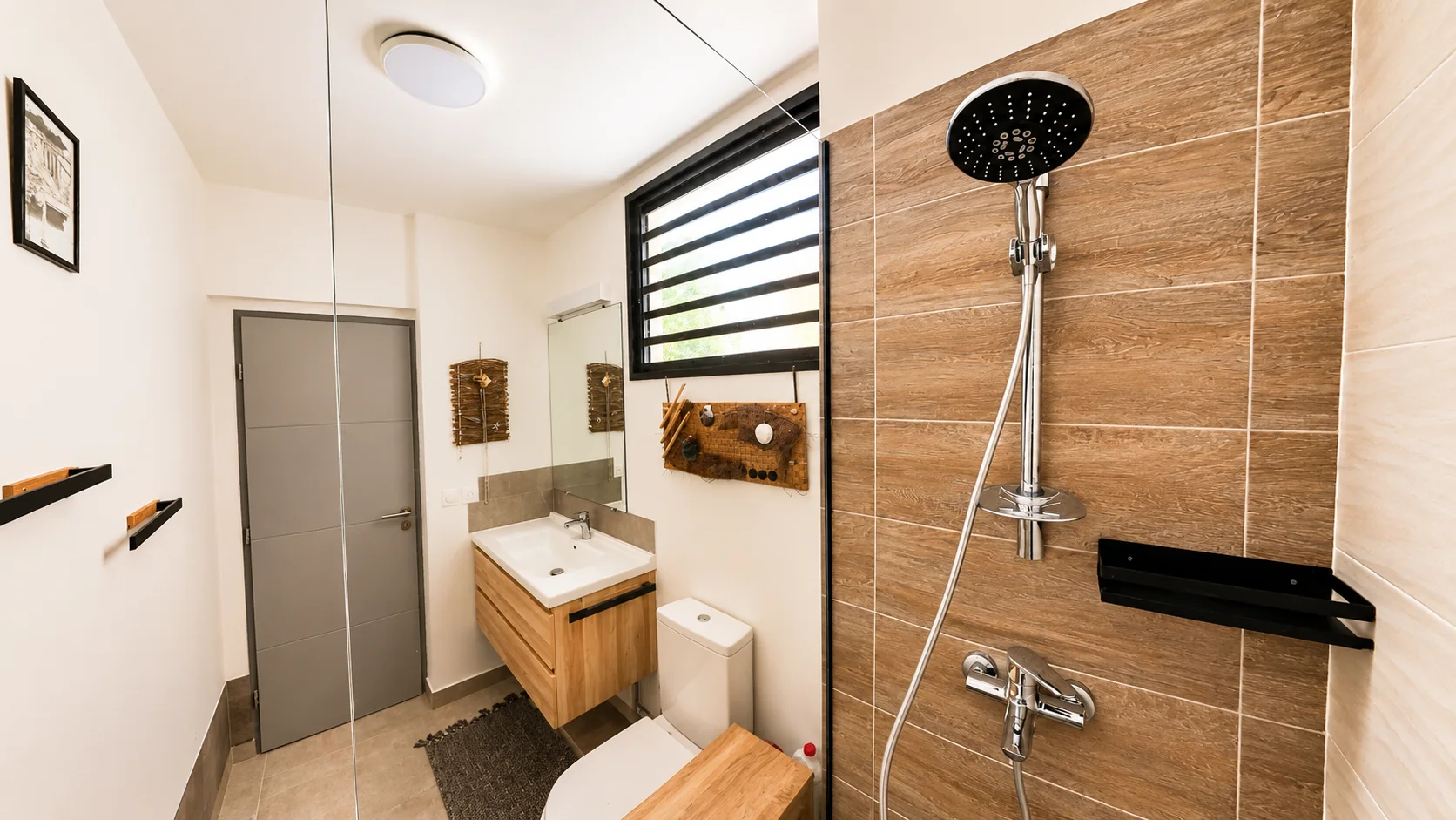 Salle d’eau du F2 meublé à Tipaerui Pic Vert